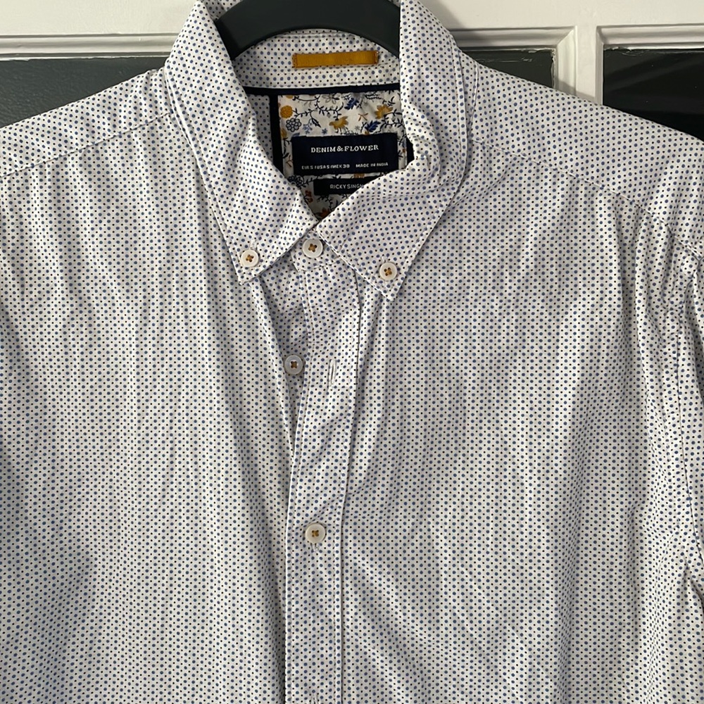 Mens long sleeve button down, size small. Denim & Flower.